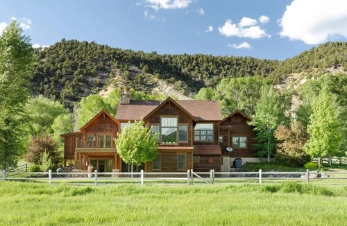 Cerise Ranch House | Low Tax Luxe Mountain Getaway by Aspen for Outdoor fun with Friends & Family!