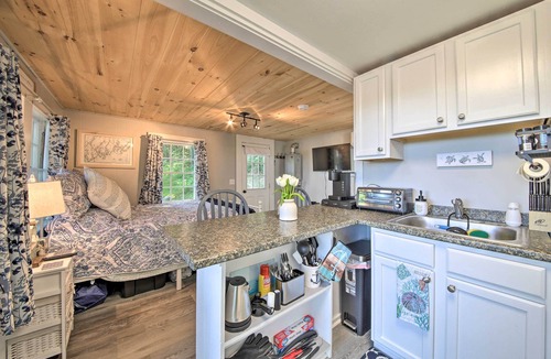 Edgecomb Apartment | Lush Edgecomb Studio Cottage w/Fire Table!