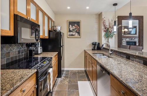 Beaver Creek Condo | Luxe 2BR Beaver Creek Retreat - Balcony Views & Ski-In/Ski-Out Access