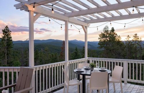 Black Hawk House | Luxe 4BR Mtn Retreat With Stunning Views Near Ski AndHikes
