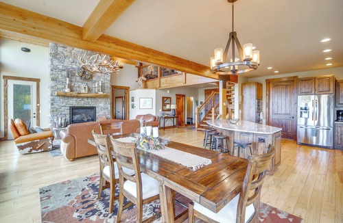 Florissant Cabin | Luxe Florissant Home w/Pikes Peak Views!