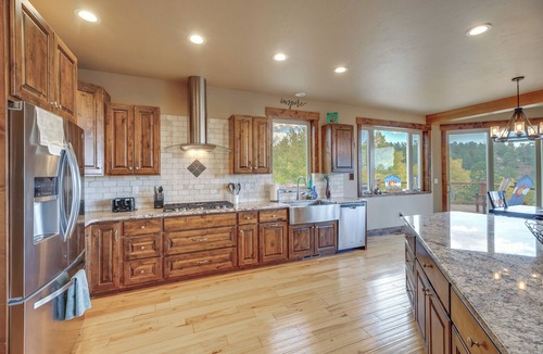 Florissant Cabin | Luxe Florissant Home w/Pikes Peak Views!