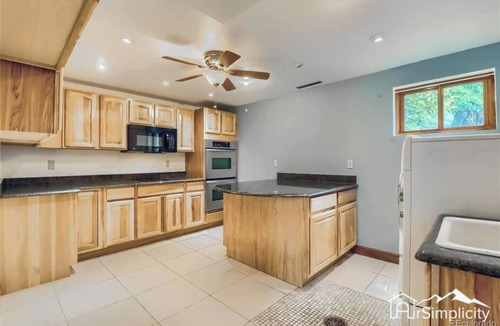 Perry Park House | Luxe Getaway | Fireplace | Deck | Mtn Views | Wifi