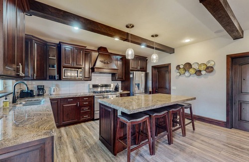 Gypsum House | Luxe home on Gypsum Creek Golf Course with fireplace and mountain views