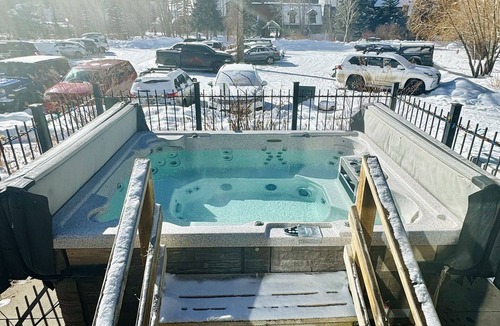 Telluride Condo | Luxe Lodge Life | Walk to Ski, Trails & Town | Park Like Setting