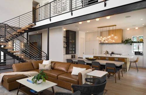 Applewood Villages House | Luxe | Pool | Sauna | Projector