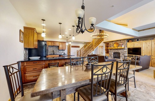 Vail Condo | Luxe ski-in/out Lionshead home w/fireplace, fast WiFi, W/D, shared pool/hot tubs