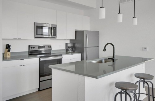 West Colfax Apartment | Luxe Sloan's Lake 2BR w/ Gym, W/D & Roof Deck, near Park, by Blueground