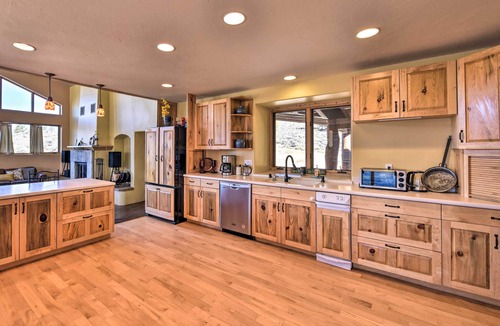 Twin Lakes House | Luxe Twin Lakes House w/Mountain & Lake Views!