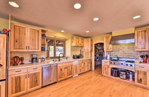 Twin Lakes House | Luxe Twin Lakes House w/Mountain & Lake Views!