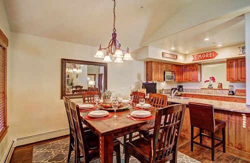 Breckenridge House | LUXURIOUS 1,400 SQFT TOWN HOME, SKI-IN, WALK TO GONDOLA AND MAIN ST BRECKENRIDGE