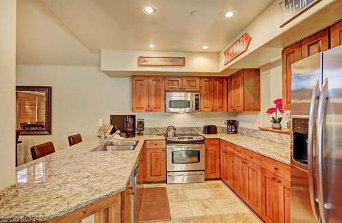 Breckenridge House | LUXURIOUS 1,400 SQFT TOWN HOME, SKI-IN, WALK TO GONDOLA AND MAIN ST BRECKENRIDGE