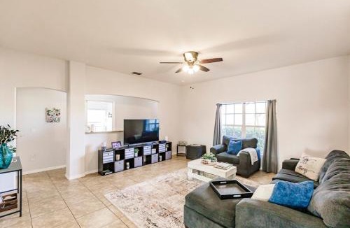 Almont House | Luxurious 4 Bedroom Canal-Front Home, Pet Friendly
