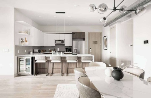 Jefferson Park Condo | Luxurious Escape | Walk to Empower Field | Tesoro