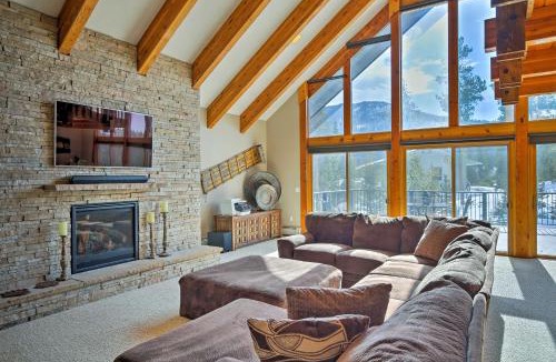 Grand Lake House | Luxurious Grand Lake Vacation Rental with Hot Tub!