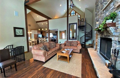 Purgatory House | Luxurious Home with Stunning Mountain Views & Hot Tub – 5 minutes from Purgatory