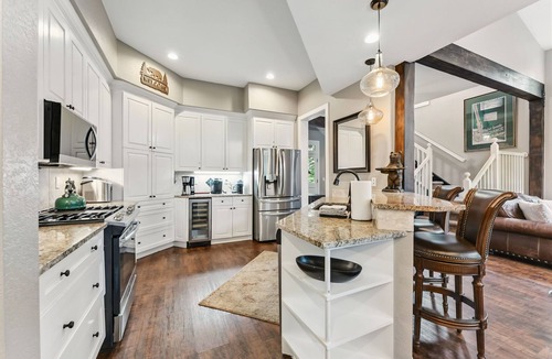 Peak 8 House | Luxurious Peak 8 Lodge 4BDR Near Slopes w/Private Hot Tub
