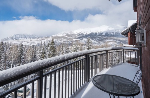 Mountain Village Condo | Luxurious Pet-Friendly 4-Bedroom Condo With Stunning Mountain Views & Exquisite