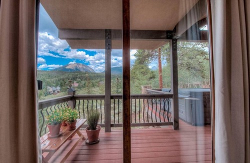 Three Peaks House | Luxurious private home in Raven Golf Club