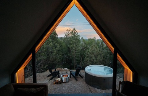 Buena Vista House | Luxurious, Riverside Chalet! Romantic Mountain Views