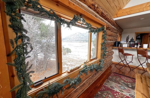 Mancos Cabin | Luxurious, secluded log cabin. Mountain views. Sauna, hot tub. 3 primary suites.