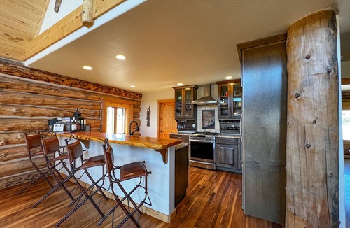 Mancos Cabin | Luxurious, secluded log cabin. Mountain views. Sauna, hot tub. 3 primary suites.