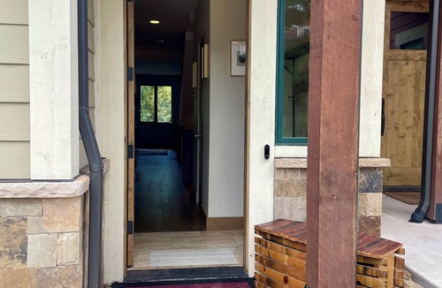 Carbondale House | Luxurious Shadowrock Townhouse: Breathtaking Views & Premier Mountain Living