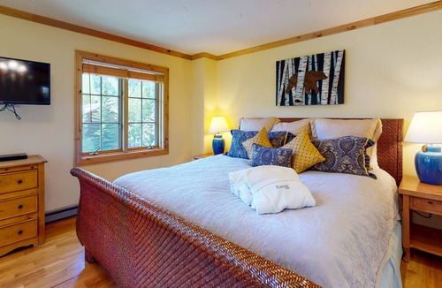 Beaver Creek Apartment | Luxurious Studio w/Shared Hot Tub & Pool/Free WiFi - In Ski-In/Ski-Out Complex!