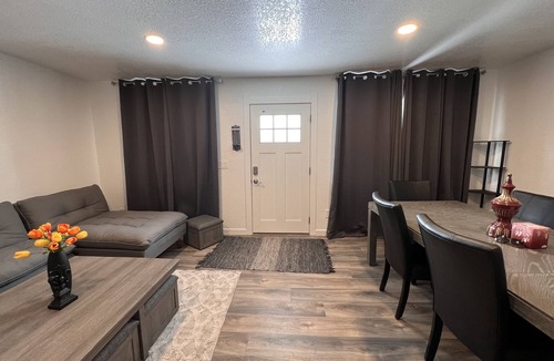 Clayton House | Luxurious Townhome Centrally Located in Denver