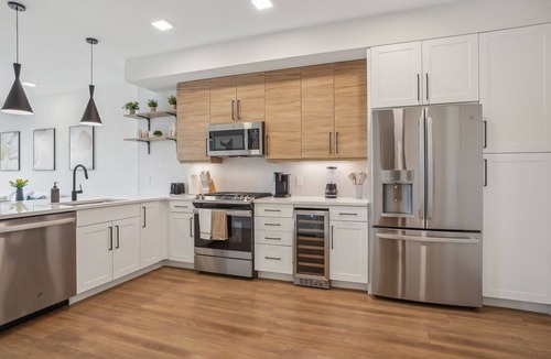 City Park West Apartment | Luxury 1 Bedroom, Gym, Spa, Garage, King bed
