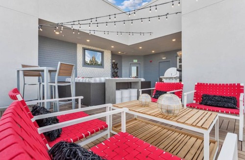 Baker Apartment | Luxury 1BR Near Broadway