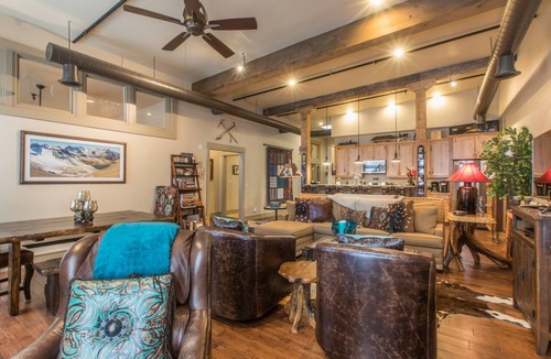 Ouray Condo | Luxury 2-bed-2 bath Loft- Downtown Ouray- Overlooking Main Street-AC