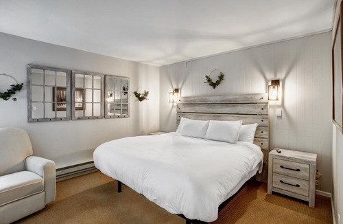 Keystone Apartment | Luxury 2 Bedroom Condo with Pool Hot Tub and Sauna