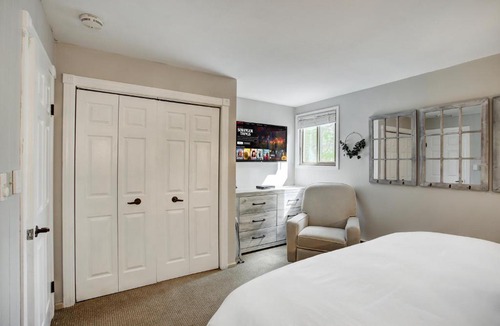 Keystone Apartment | Luxury 2 Bedroom Condo with Pool Hot Tub and Sauna