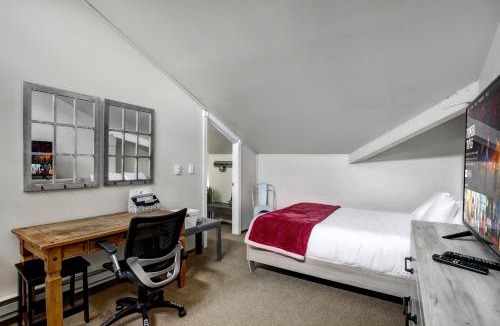 Keystone Apartment | Luxury 2 Bedroom Condo with Pool Hot Tub and Sauna
