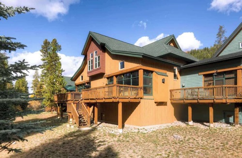 Keystone House | Luxury 3 Bed/3bath-Townhome, River Behind, hot tub