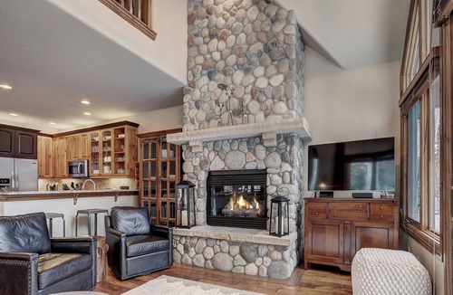Edwards Condo | Luxury 3 Bedroom Townhome - Walk to Chairlift! by RedAwning