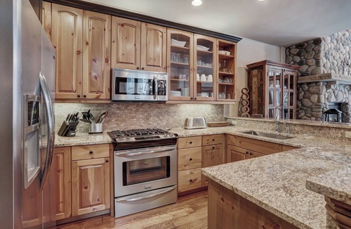 Edwards Condo | Luxury 3 Bedroom Townhome - Walk to Chairlift! by RedAwning