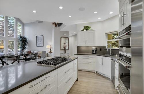 Edwards House | Luxury 4-Bedroom Home Close to Slopes with On-site Hot Tub home