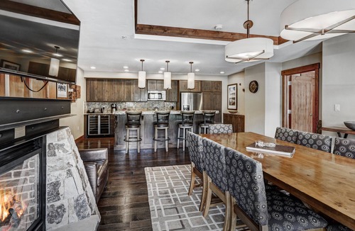Peak 8 Condo | Luxury 4 Bedroom Steps from Skiing and Winter Activities by RedAwning
