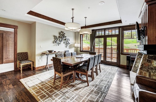 Peak 8 Condo | Luxury 4 Bedroom Steps from Skiing and Winter Activities by RedAwning