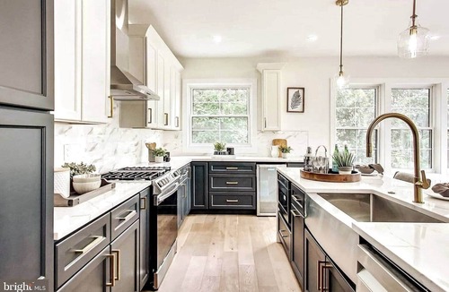 Nauck House | Luxury 5 BR 4 Baths Estate w/opt Bsmnt: Nonsmoking