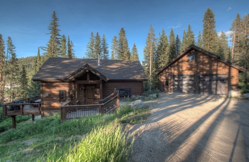 Breckenridge Heights House | Luxury and Light Mountain Escape