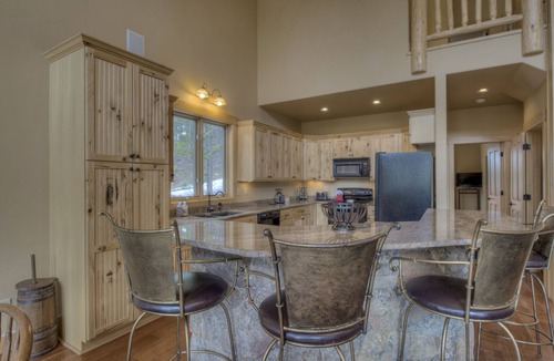 Blue River Cabin | Luxury Cabin - views, location, perfect for families, 4 miles from Breckenridge