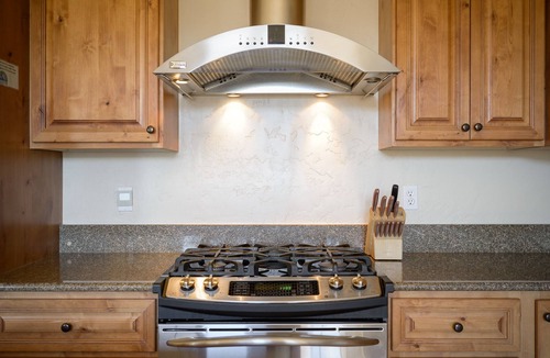 Bear Crossing House | Luxury Chalet 1415 I Private Hot Tub I Great Views I Best Price I Discounted Attractions