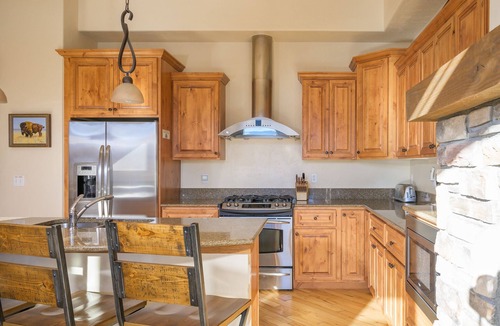 Bear Crossing House | Luxury Chalet 1415 I Private Hot Tub I Great Views I Best Price I Discounted Attractions