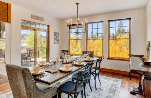 Rendezvous House | Luxury Chalet #250 With Hot Tub, Gas Fire Pit & Great Views - 500 Dollars Of FREE Activities & Equipment Rentals Daily