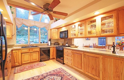 Historic District House | Luxury Chalet 5blk walk to Main, workspace, hot tub w/views, free ski shuttle