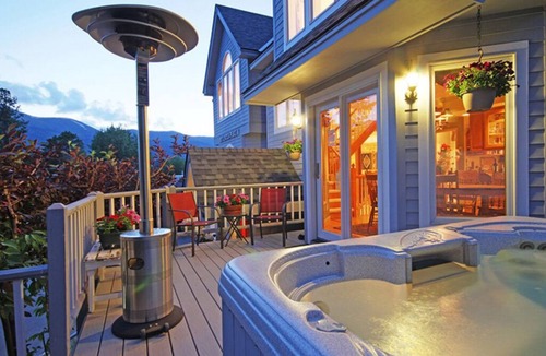 Historic District House | Luxury Chalet 5blk walk to Main, workspace, hot tub w/views, free ski shuttle