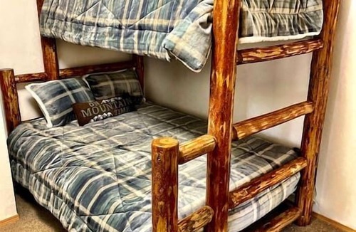 Black Hawk Ski Chalet | Luxury Chalet Close to skiing with NEW hot tub!